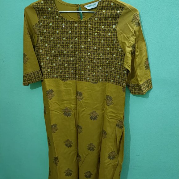 Max, Avaasa, Pantaloons, Levis, Lee - Picture 11 of 16